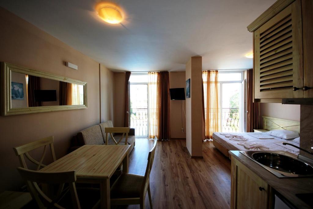 Menada Dawn Park Apartment Sunny Beach Oda fotoğraf