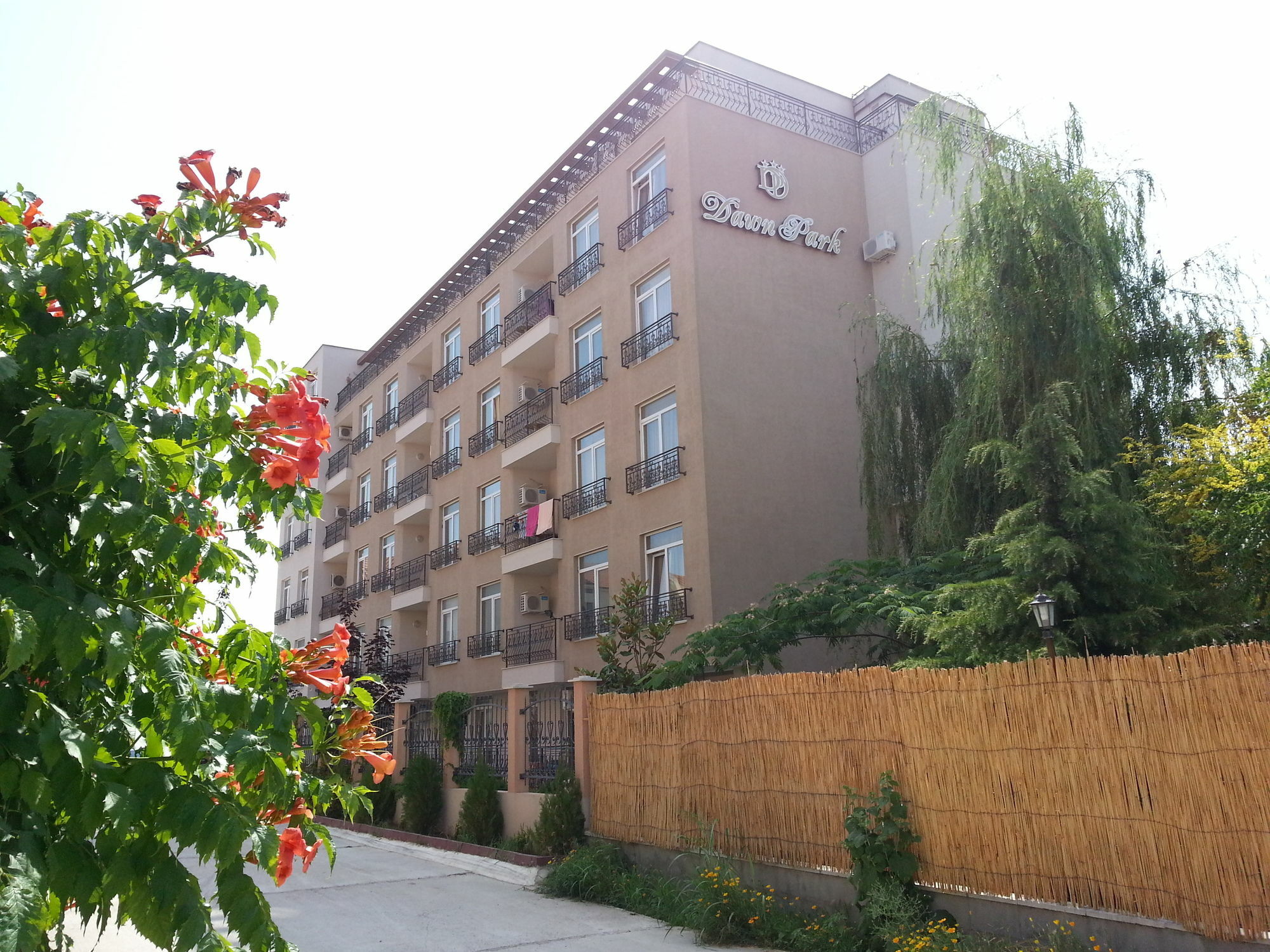 Menada Dawn Park Apartment Sunny Beach Dış mekan fotoğraf